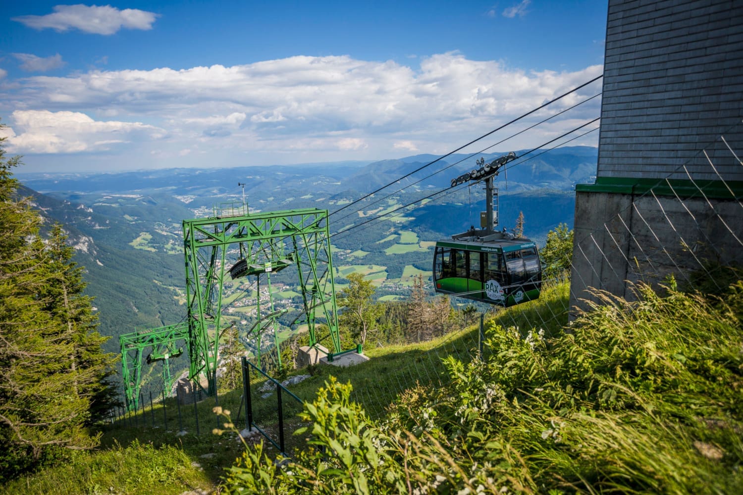 Rax Seilbahn In Acht Minuten Auf Dem Berg Schauvorbei