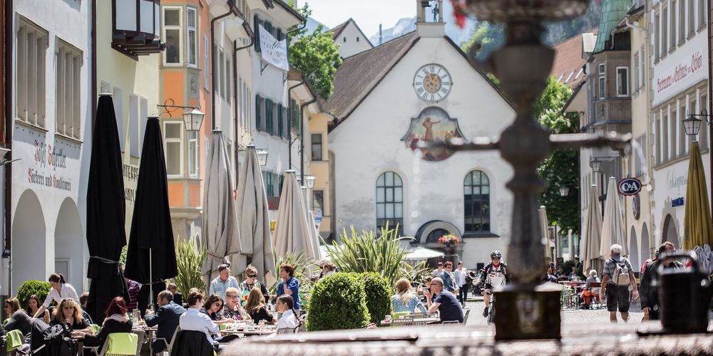 Straßenszene in der Altstadt von Feldkirch