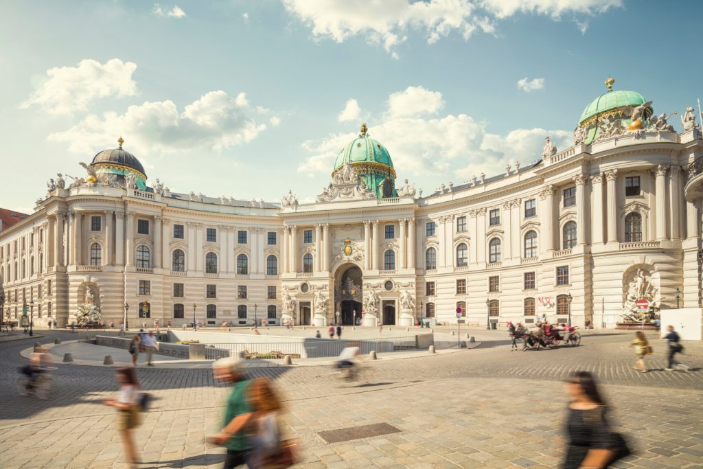 Blick vom Michaelerplatz auf die Wiener Hofburg