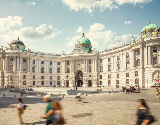 Blick vom Michaelerplatz auf die Wiener Hofburg