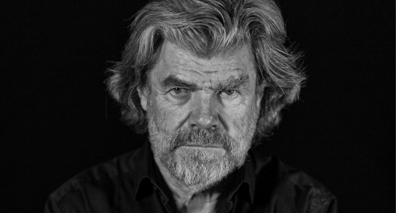 Bergsteiger Reinhold Messner in schwarz-weiß.