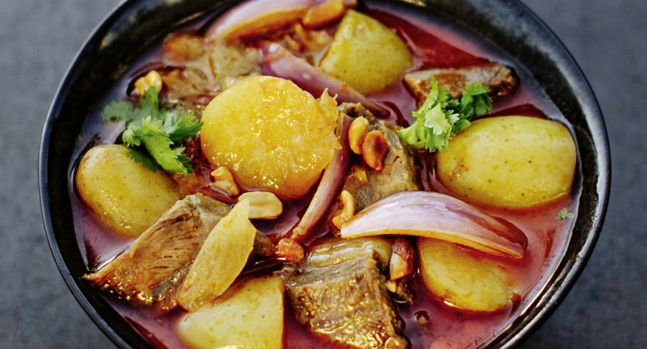 Massaman-Curry in einem Teller