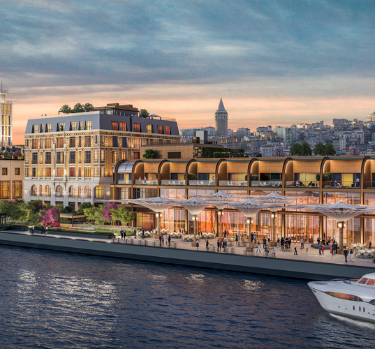 Das neue Hotel Peninsula Istanbul vom Bosporus aus gesehen.
