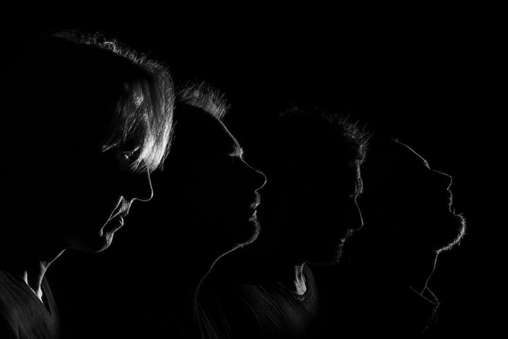 Die Silhouetten der vier Musiker der Magnus Öström Group © Emil Nils Nylander