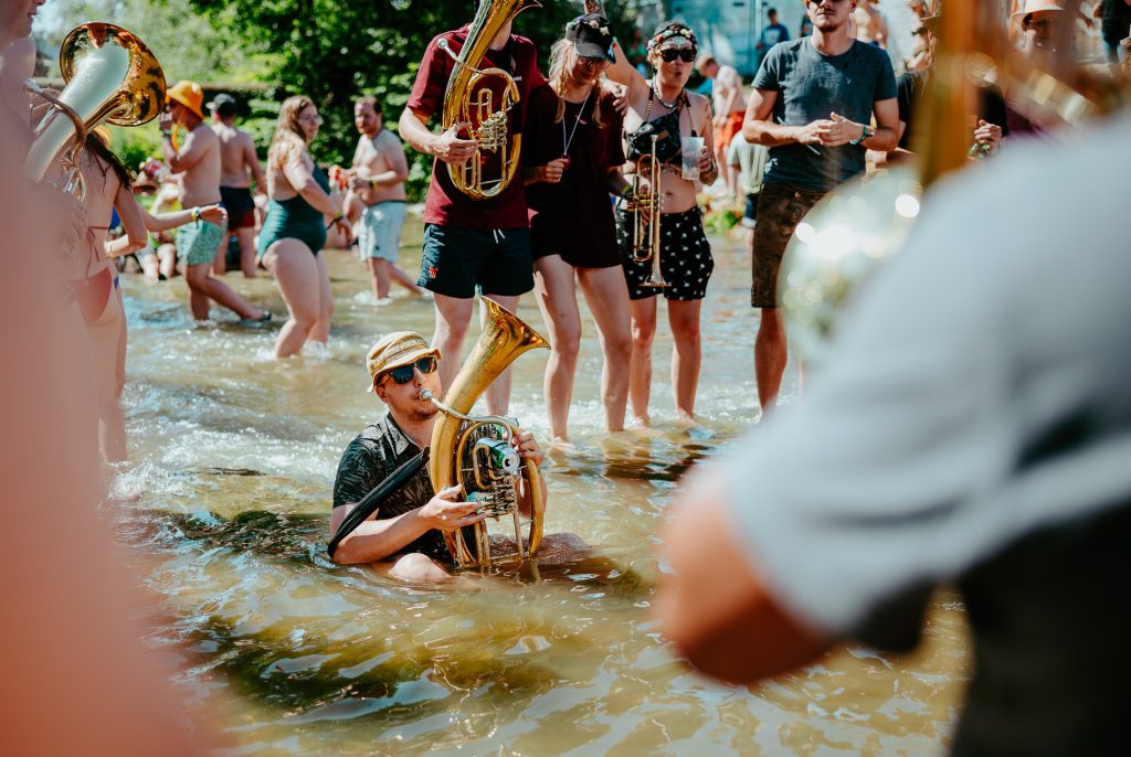 Mann mit Trompete beim Woodstock der Blasmusik