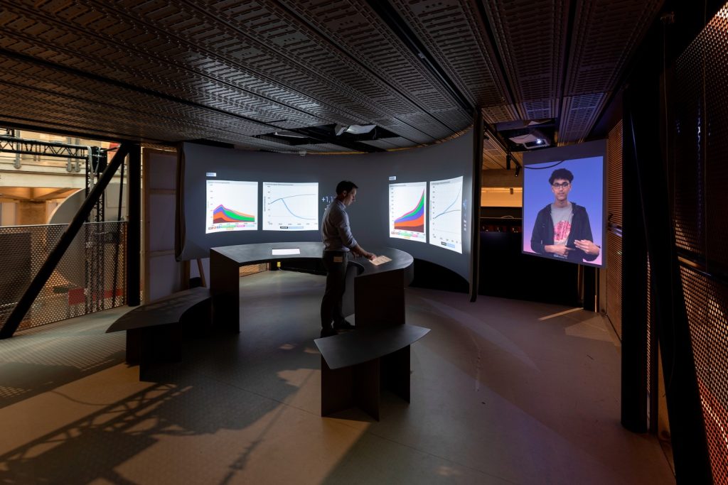 Mit einem interaktiven Simulator können Besucher unterschiedliche Maßnahmen des Klimaschutzes durchführen und bekommen die jeweiligen Auswirkungen aufgezeigt. © Technisches Museum Wien
