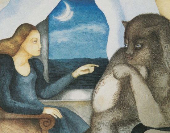Eine Frau sitzt an einem Fenster, ihr gegenüber sitzt ein ruhig zuhörendes Monster. © Estate Gertie Fröhlich