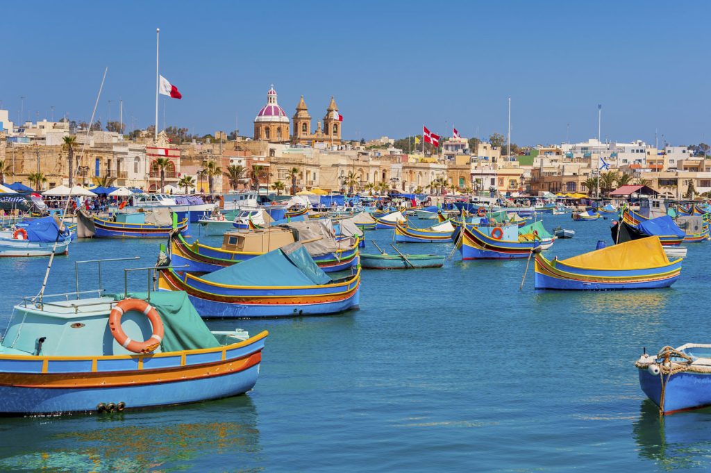 Bunte Boote im Hafen von Marsaxlokk auf Malta