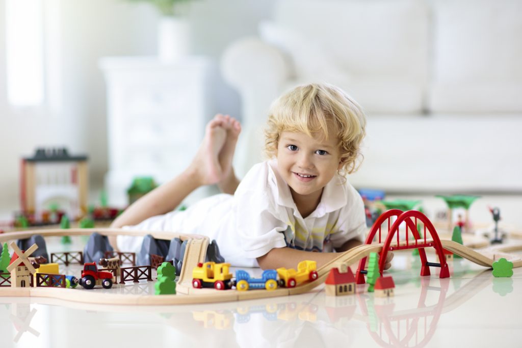 Hochwertiges Spielzeug, das Spaß macht und auch nachhaltig ist. © Shutterstock 