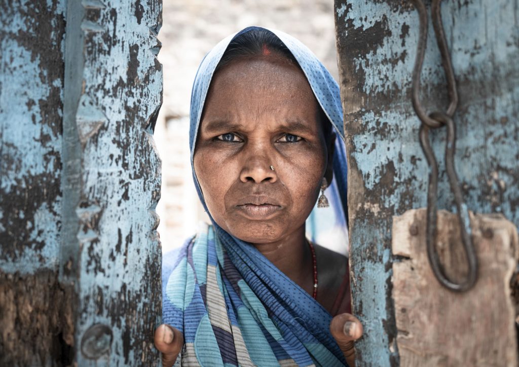 Porträt einer Frau im entlegenen indischen Bundesstaat Bihar