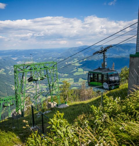 Rax-Seilbahn mit Alpin-Panorama