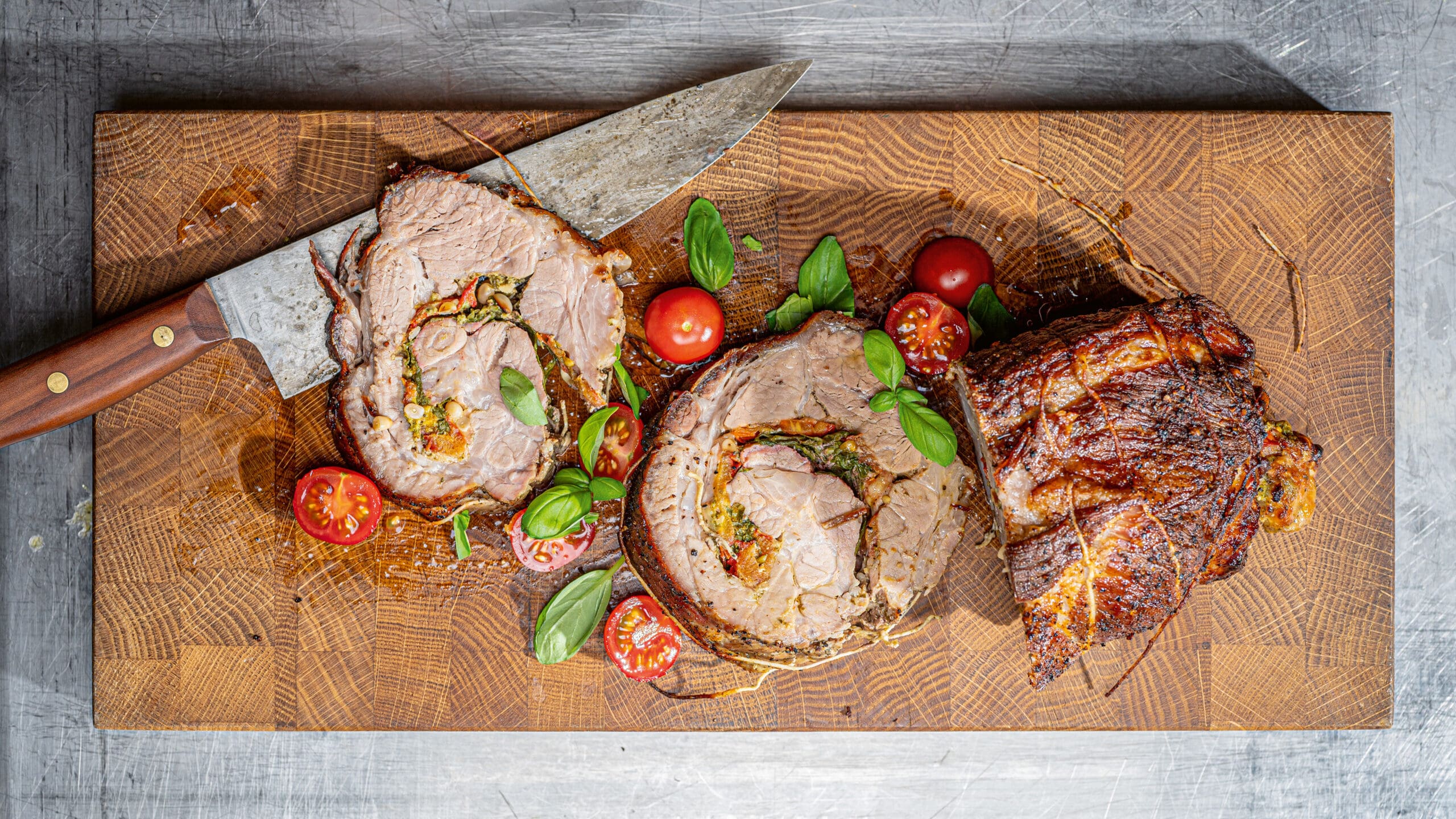Grillen wie ein Bär: Gefüllter Schweinenacken im Toskana-Style