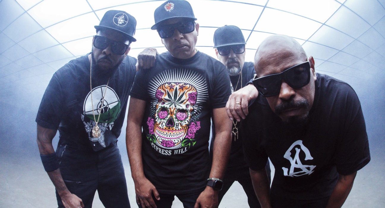 Gruppenfoto Cypress Hill, alle mit Sonnenbrille und schwarz gekleidet