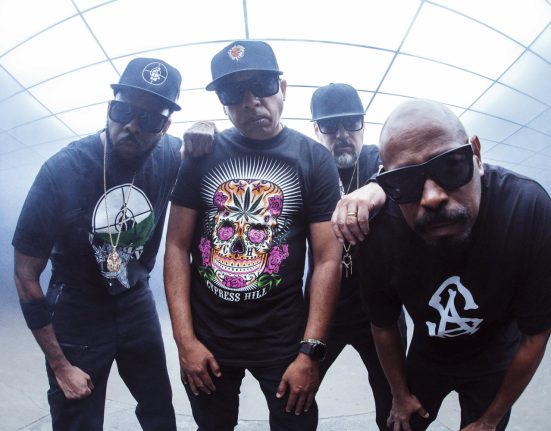 Gruppenfoto Cypress Hill, alle mit Sonnenbrille und schwarz gekleidet