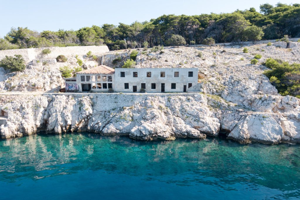 Die Insel Goli Otok in der Adria
