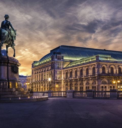 Wiener Staatsoper bei Sonnenuntergang